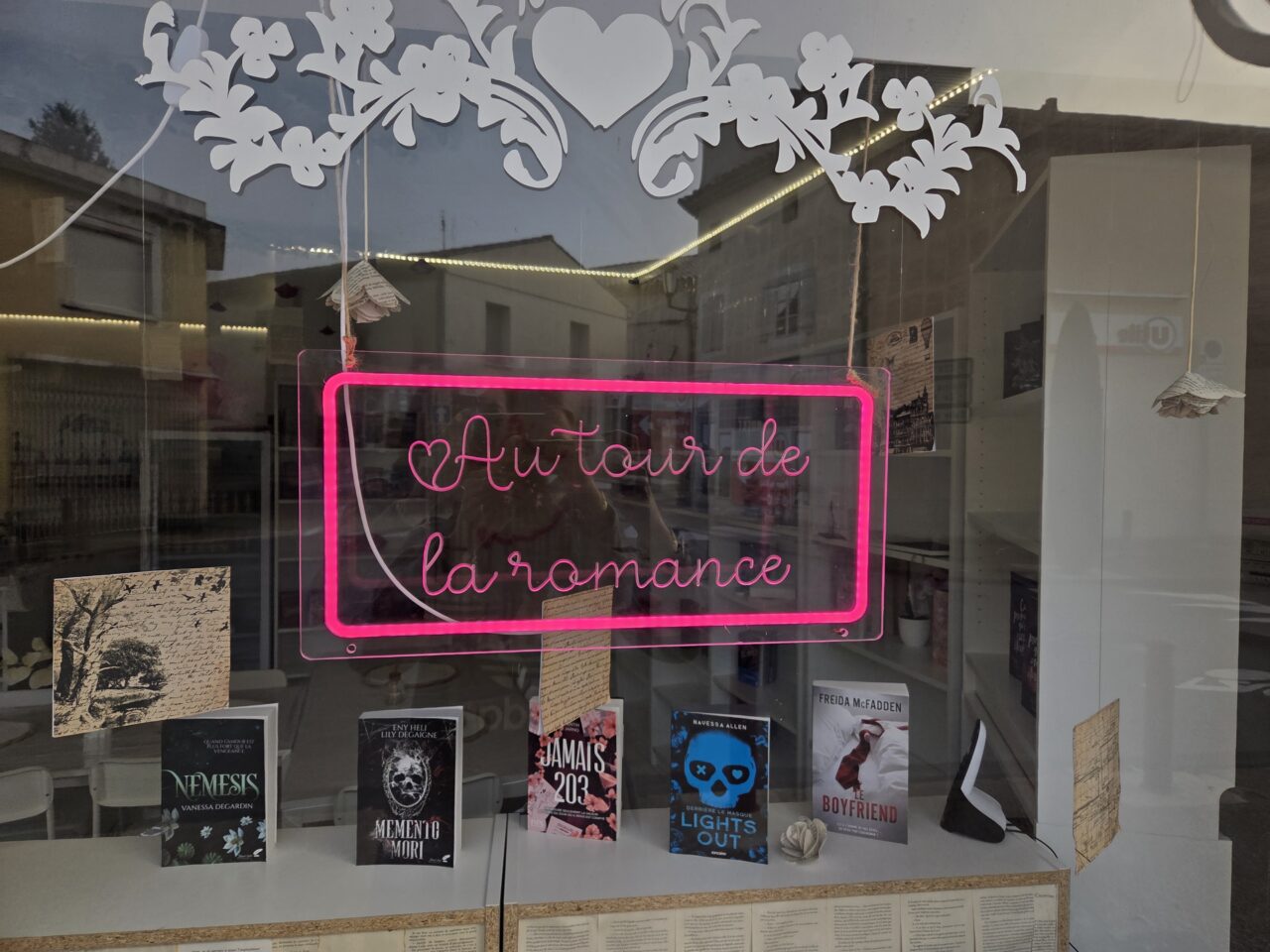 Au tour de la Romance un nouveau café librairie à Entraigues